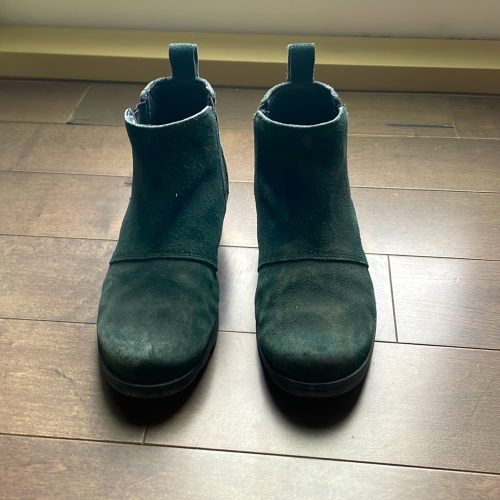 Size 1 girls Sorel ankle boots